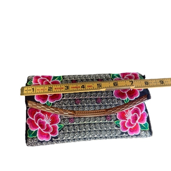 Floral Embroidered Clutch - Picture 3 of 8